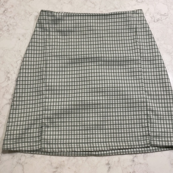 2 Brandy Melville Skirts - Picture 4 of 5